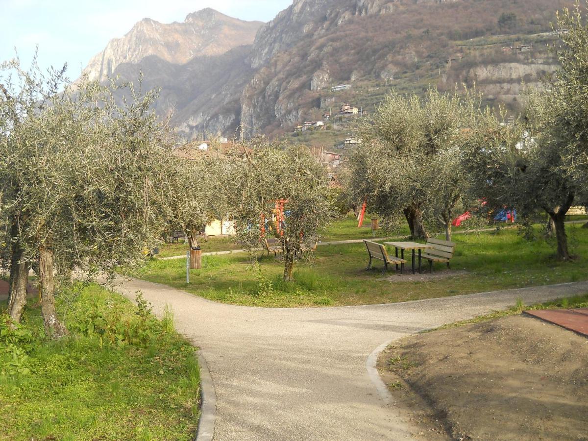 Appartamento Al Ponte Marone Exterior foto