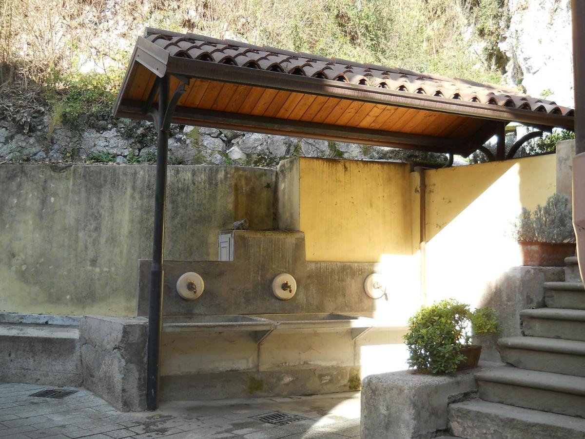 Appartamento Al Ponte Marone Exterior foto